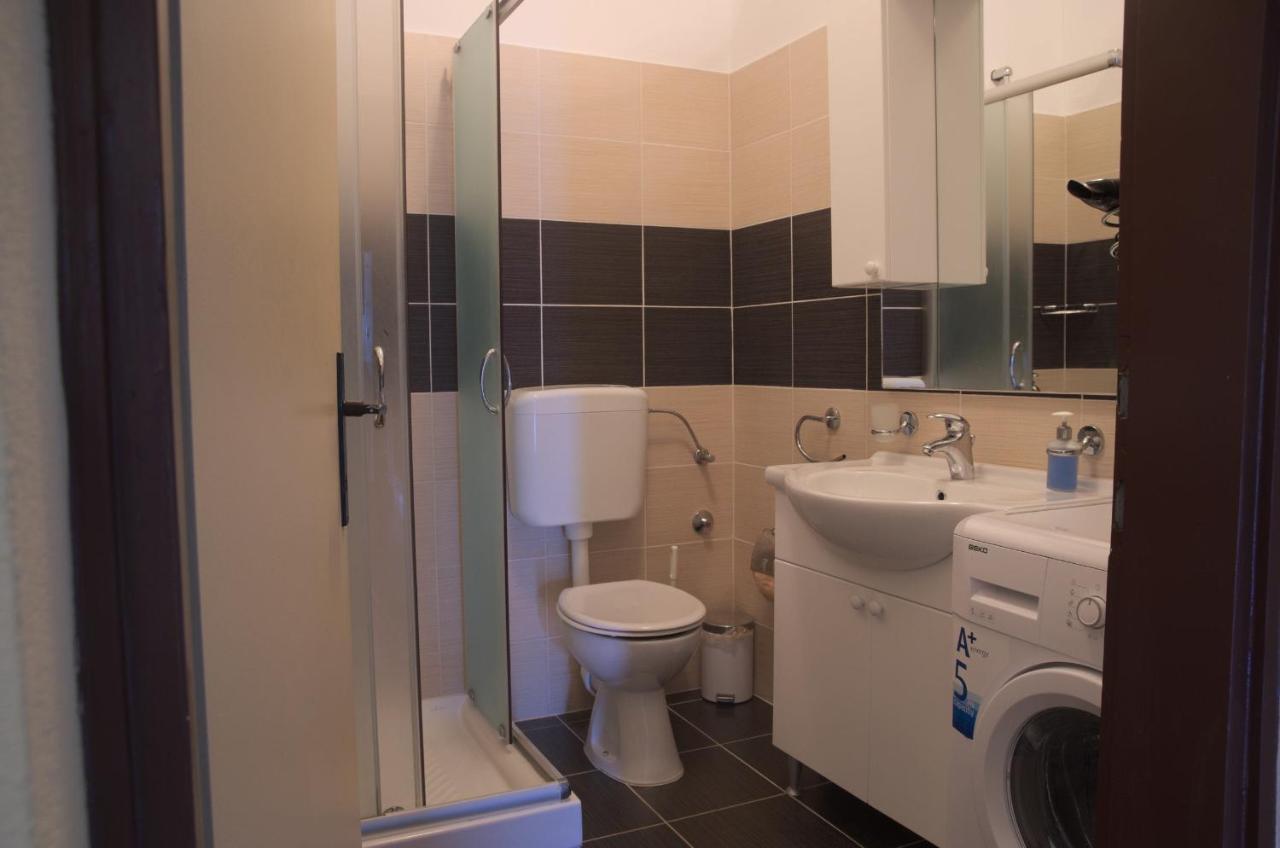 Fei Fei Apartments 2 Račišće Eksteriør bilde